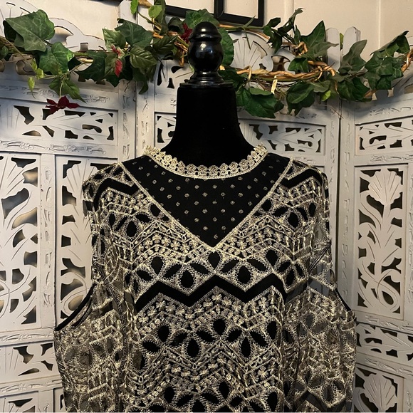 CATO GORGEOUS GOLD METALLIC EMBROIDERY WITH SHEER BLACK MESH SLEEVELESS PLUS TOP - Picture 3 of 13